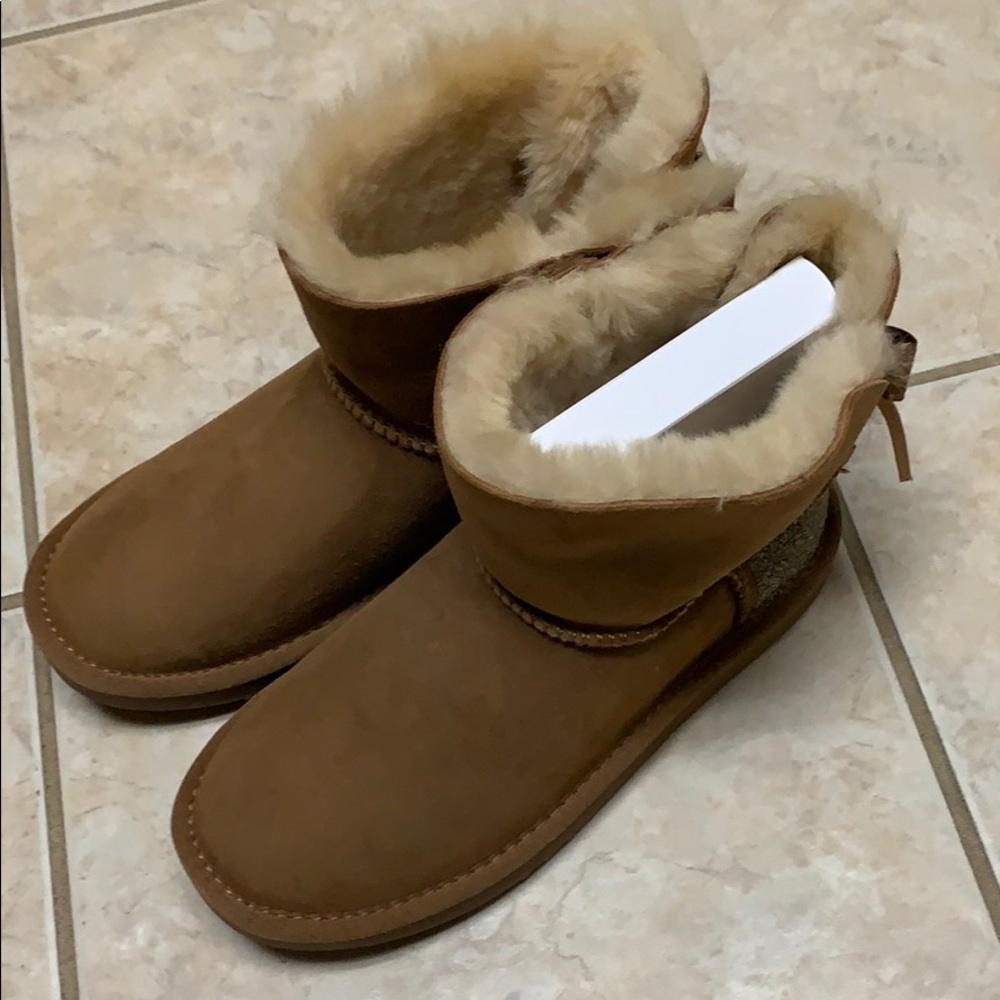 Snail UGG snow boots! Chestnut size 6